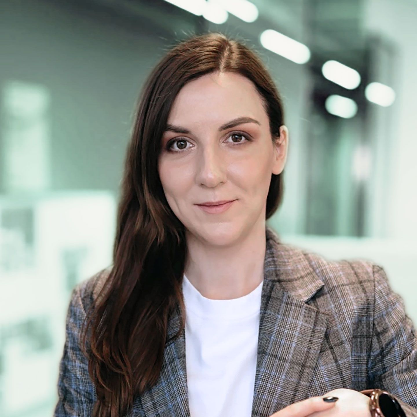 "Levamos o tempo necessário para encontrar uma boa solução para todos os envolvidos," diz Irina Berzkalne, chefe de Investimentos Garantidos. Irina Berzkalne, Head of Secured Investments