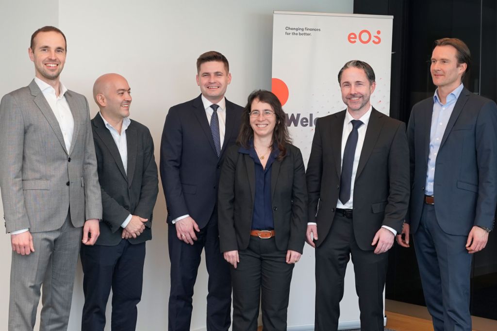 Representantes da IFC visitaram a EOS em Hamburgo para celebrar a colaboração no mercado polonês e reafirmar o compromisso com investimentos sustentáveis (da esquerda para a direita: Borys Drajczyk, Chief Investment and Technology Officer na EOS Polônia, Marcos Gomez Sierra, Industry Specialist - Distressed Assets Investing na IFC - International Finance Corporation, Dariusz Petynka, Managing Director EOS Polônia, Ariane di Iorio, Global Head of Distressed Assets Investments na IFC, Marwin Ramcke, CEO do Grupo EOS, Carsten Tidow, Managing Director do Grupo EOS, responsável pela região da Europa Oriental)